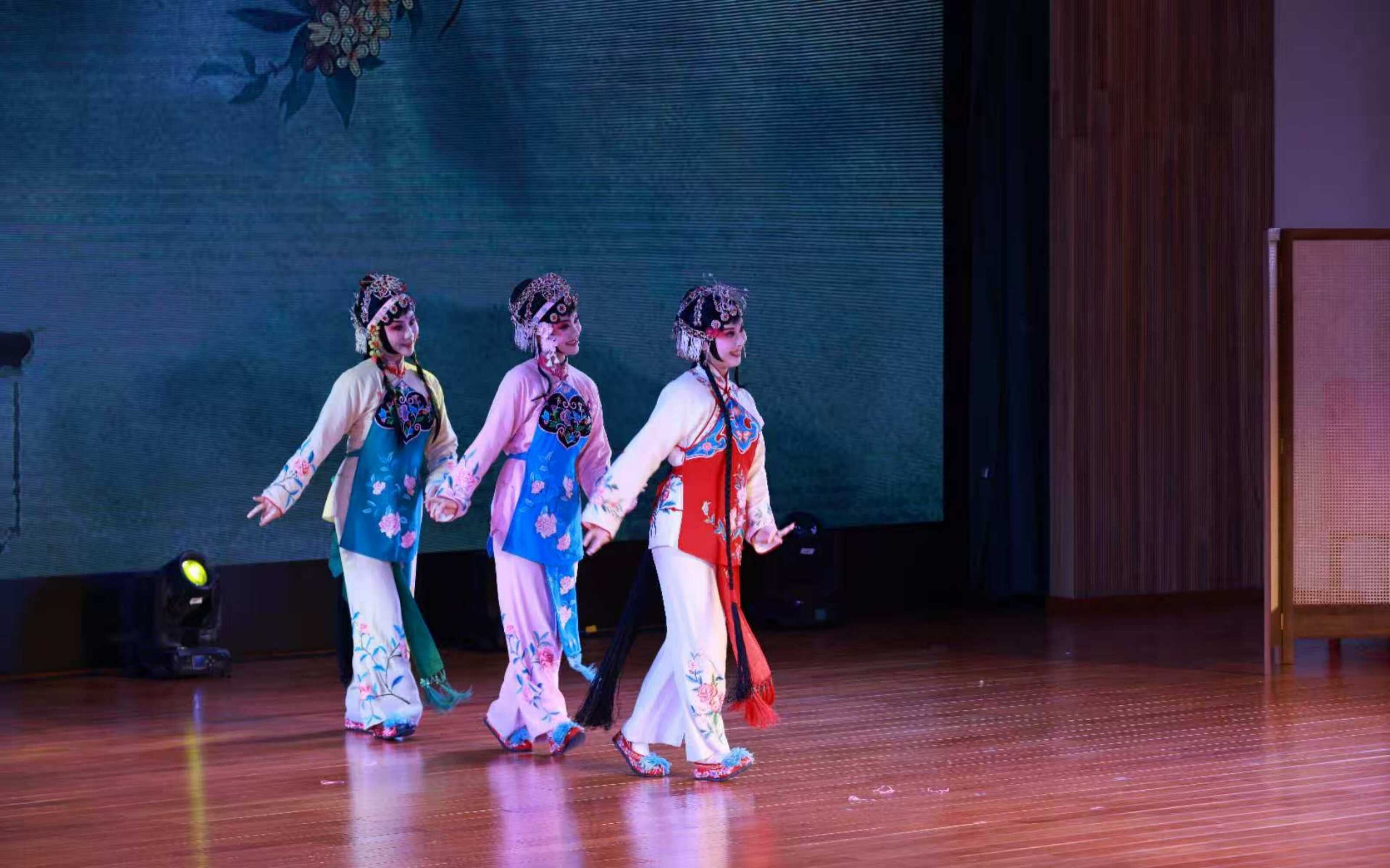文化匠心映湘江 民進桂林市戲劇創(chuàng)作研究中心支部參演《桂林有戲》文旅推介活動側(cè)記